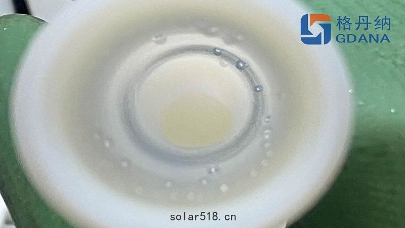 液體呈粘稠狀