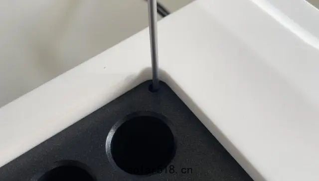 插入(rù)石(shí)墨塊(kuài)中