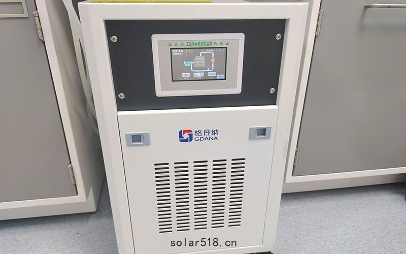 冷水機